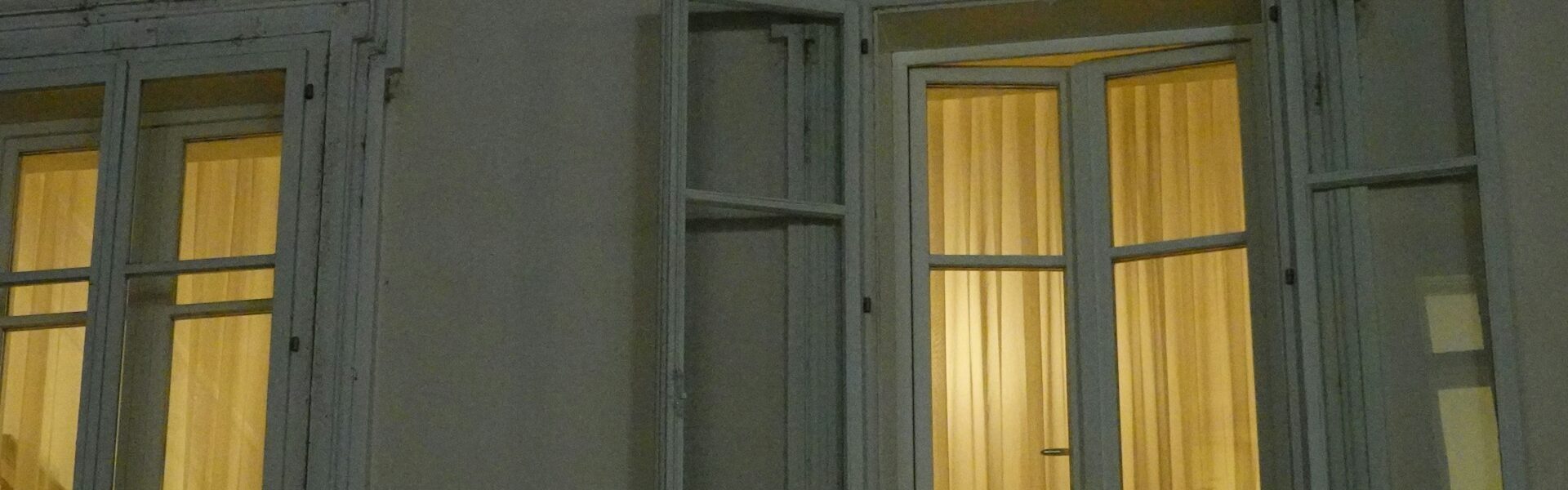 How to Pick the Right Window Coverings for Your Folsom Home