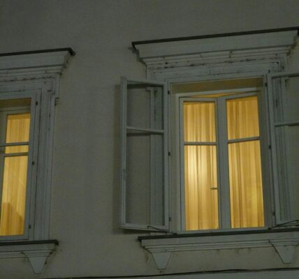 How to Pick the Right Window Coverings for Your Folsom Home